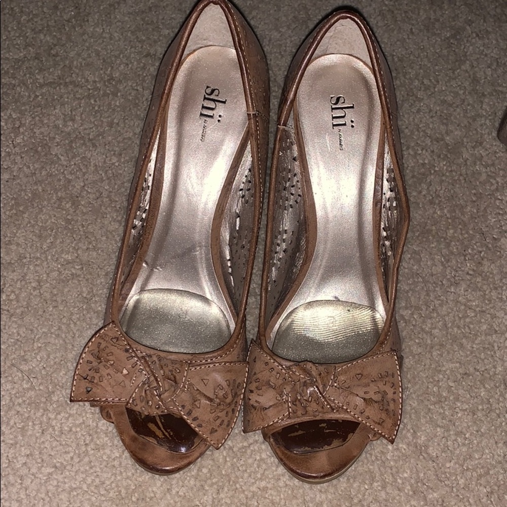 SHI open toed pumps
